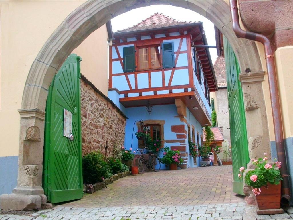 Dans Cite Medievale * Boersch